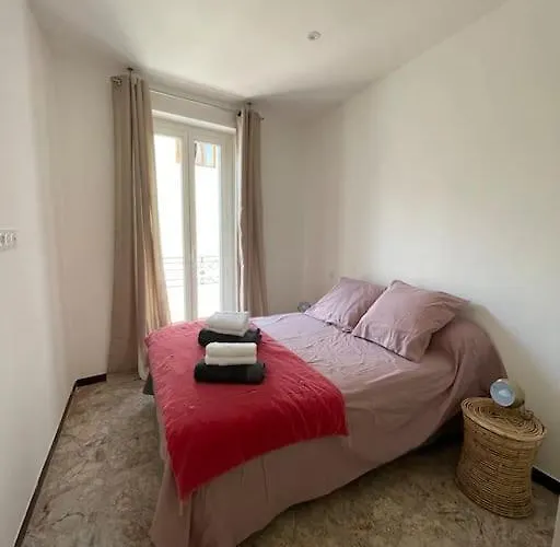 Appartement T 3 Place Du Village A 100 M Du Port De Plaisance *